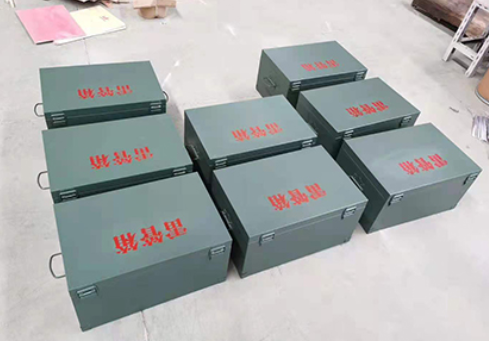 中站炸药箱和雷管箱一般是怎么存放的？