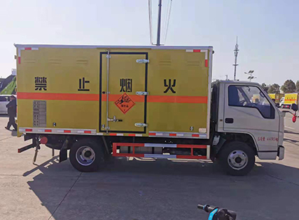 中站爆破器材运输车技术升级与安全合规新趋势
